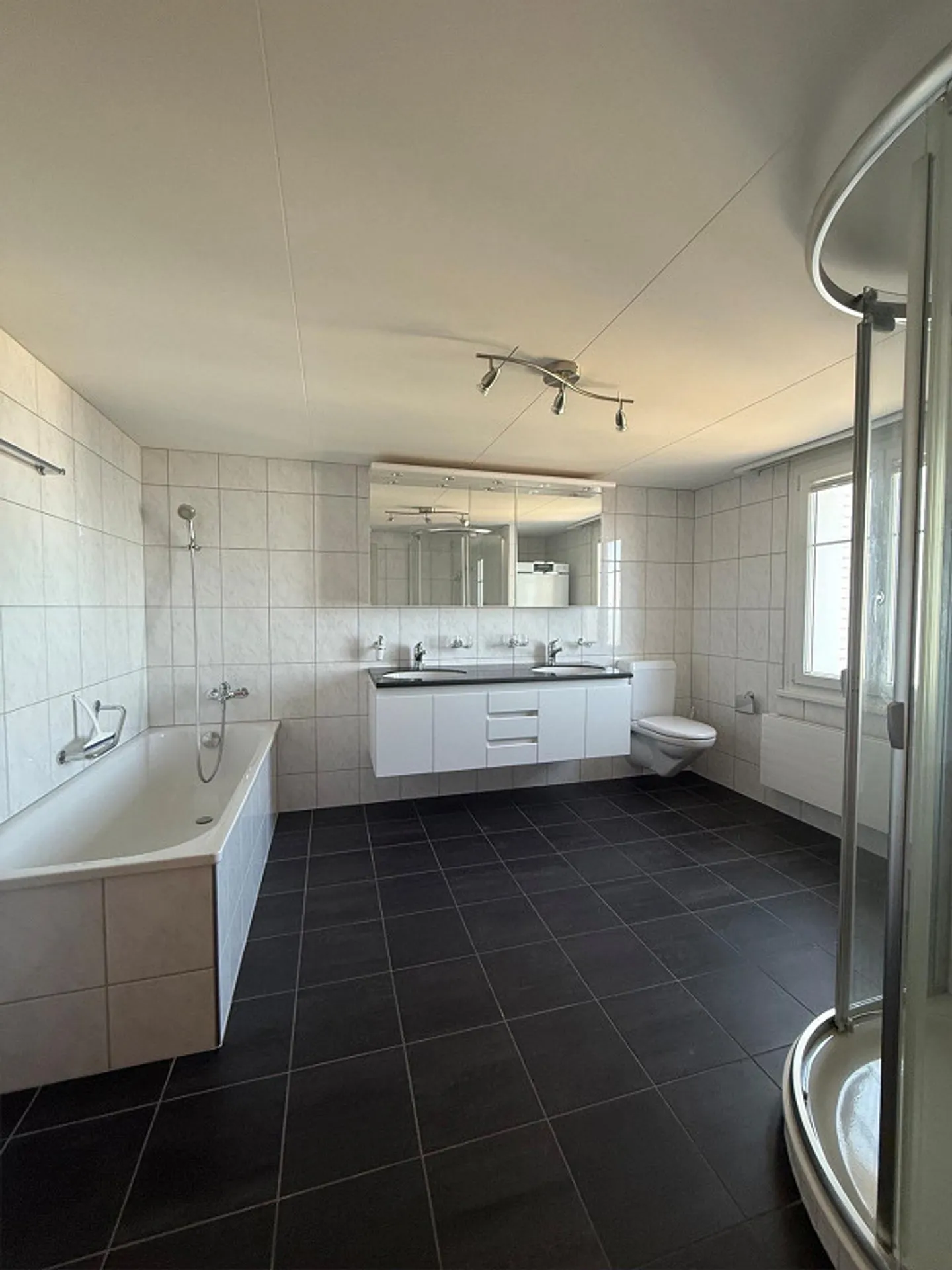 Appartement en duplex 4.5 pièces 1er/2ème étage avec vue sur le lac - Photo 9 sur 12