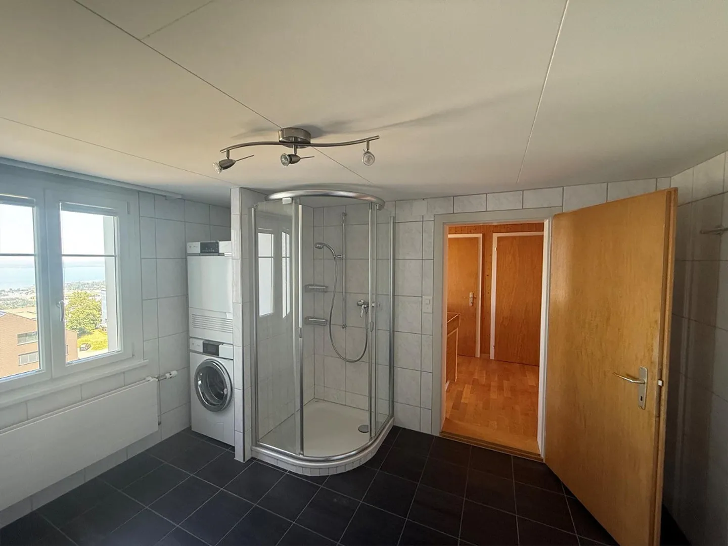 Appartement en duplex 4.5 pièces 1er/2ème étage avec vue sur le lac - Photo 10 sur 12