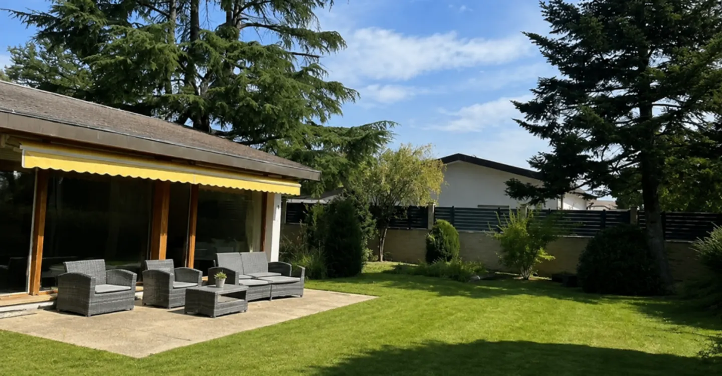 Casa unifamiliare da ristrutturare - bella parcella - Foto 1 di 7