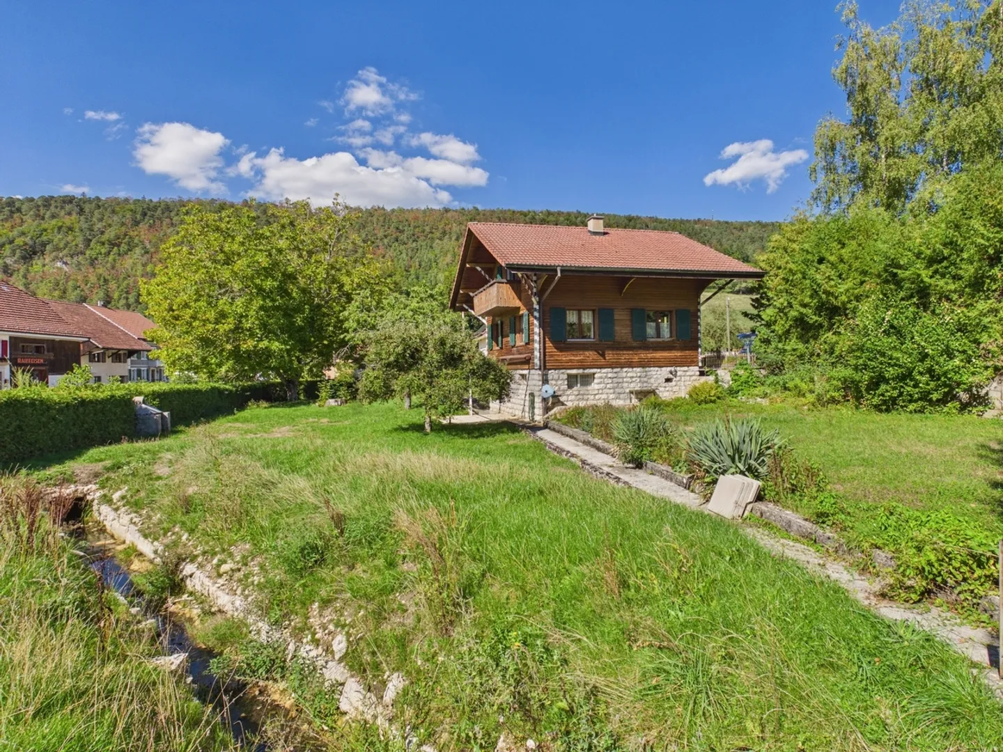 Chalet Charmant avec Ruisseau - Photo 2 sur 12