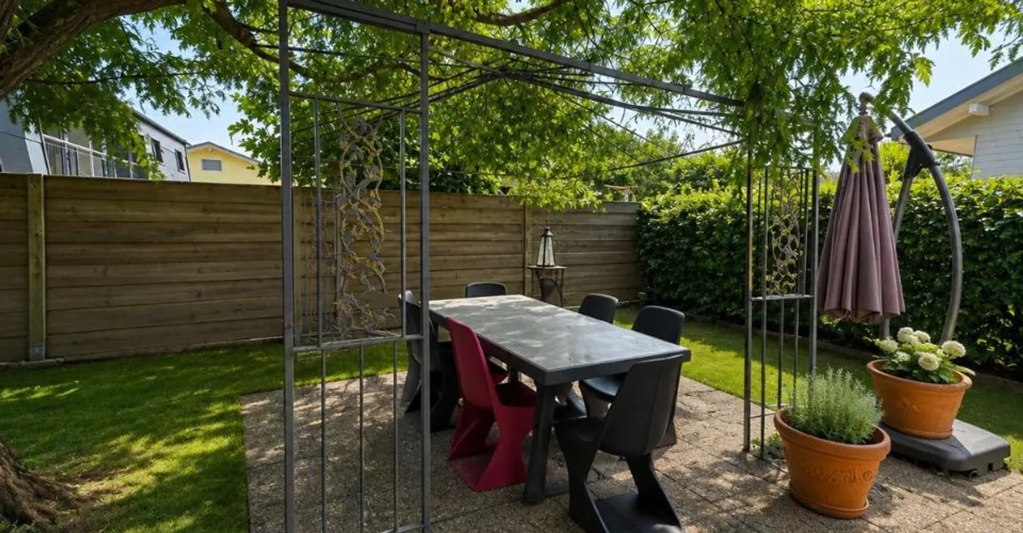 Detached house fully renovated with garden near the lake - Photo 2 of 12