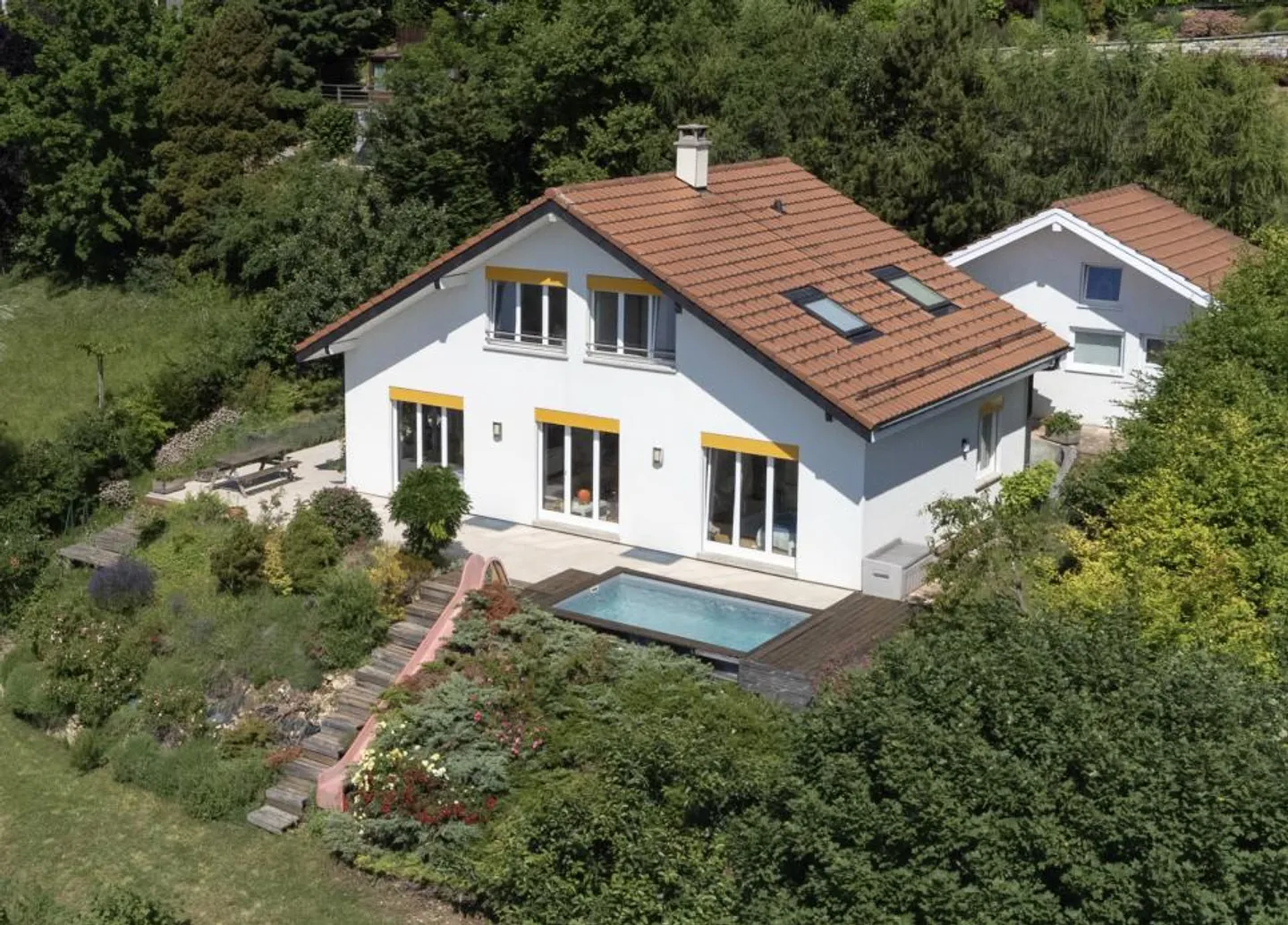 Panorama, assoluta tranquillità: Villa familiare con piscina e proprietà alberata - Foto 3 di 13