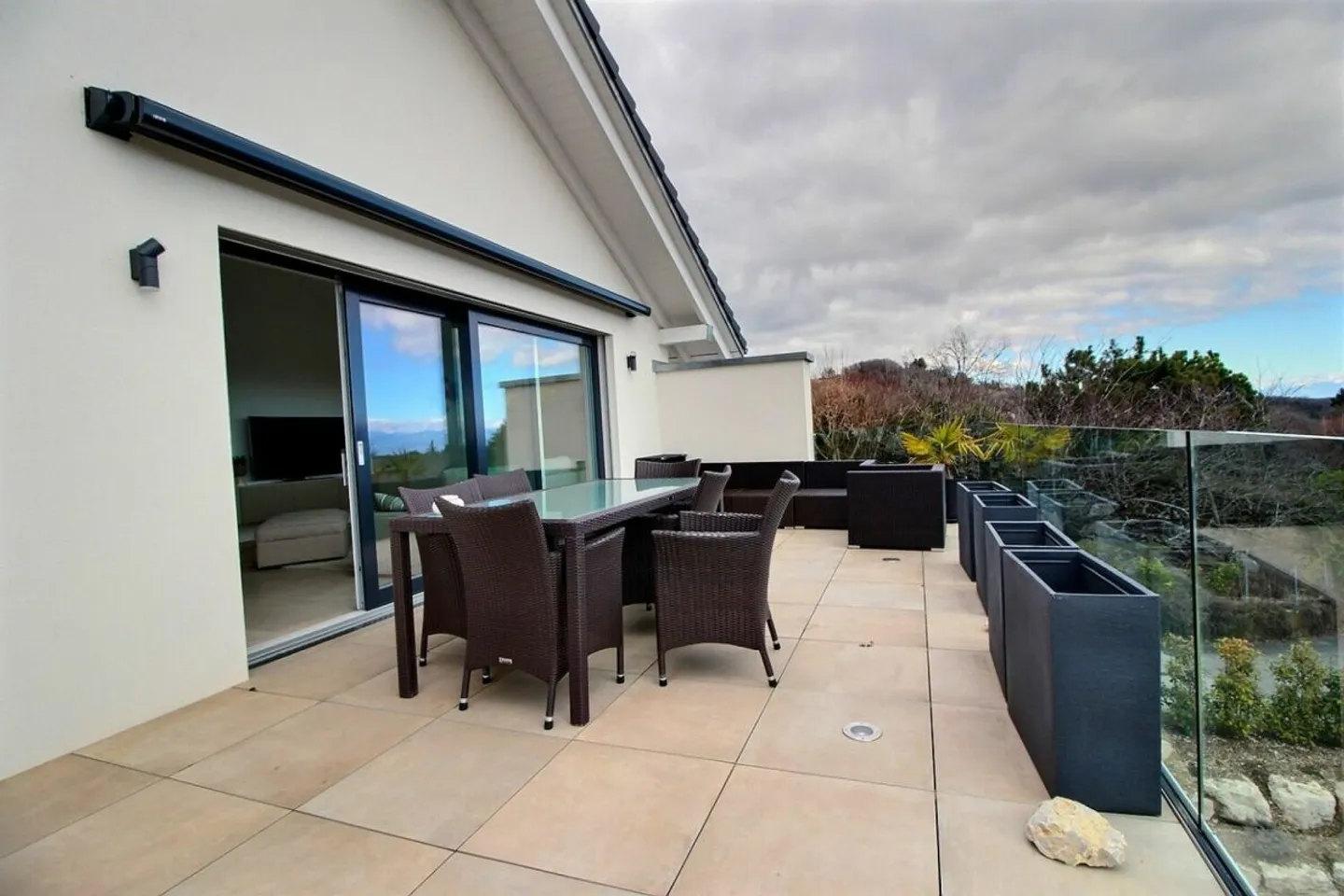 Luxury Attique with Lake View - Photo 3 of 8