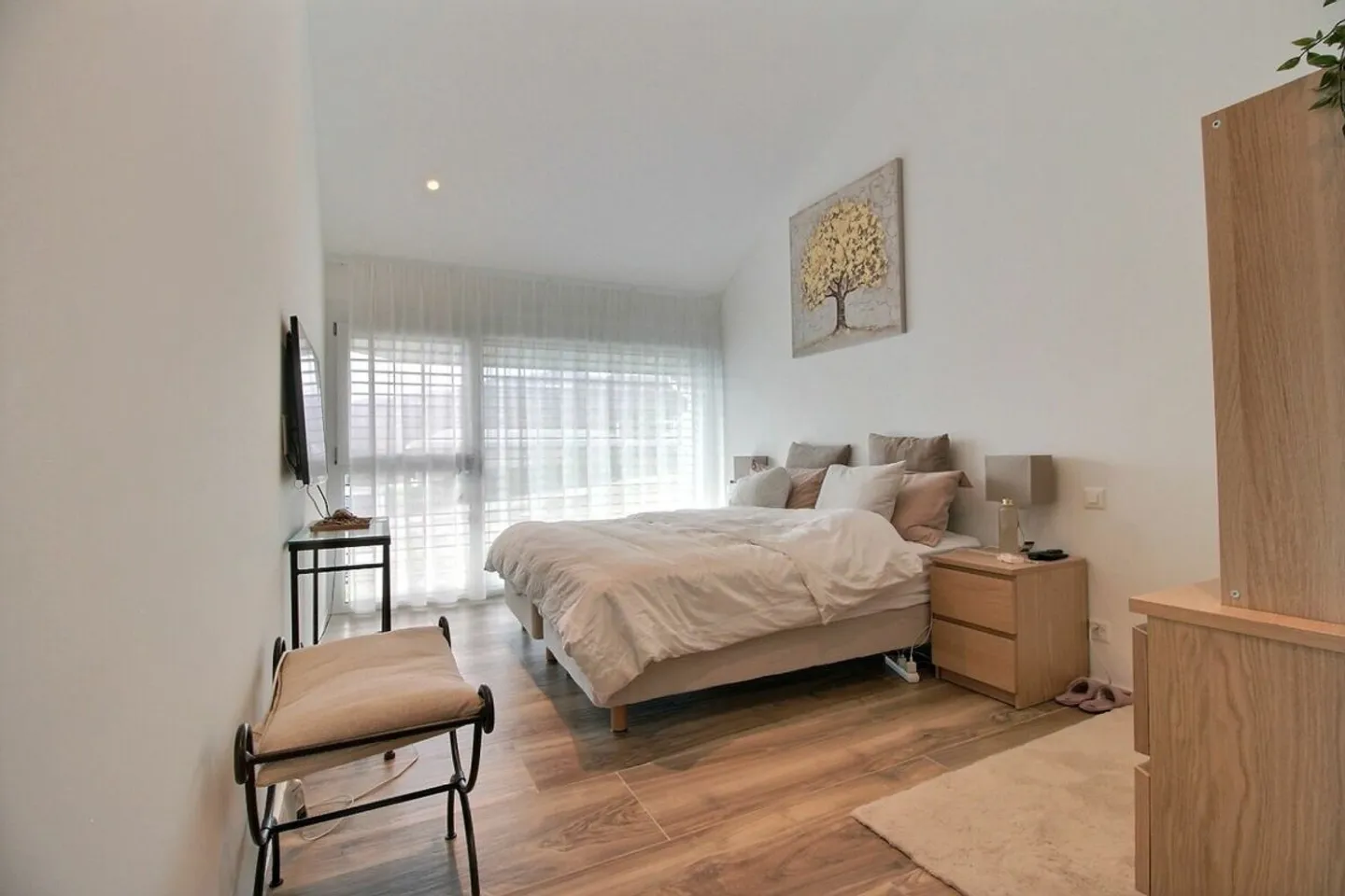 Luxury Attique with Lake View - Photo 5 of 8