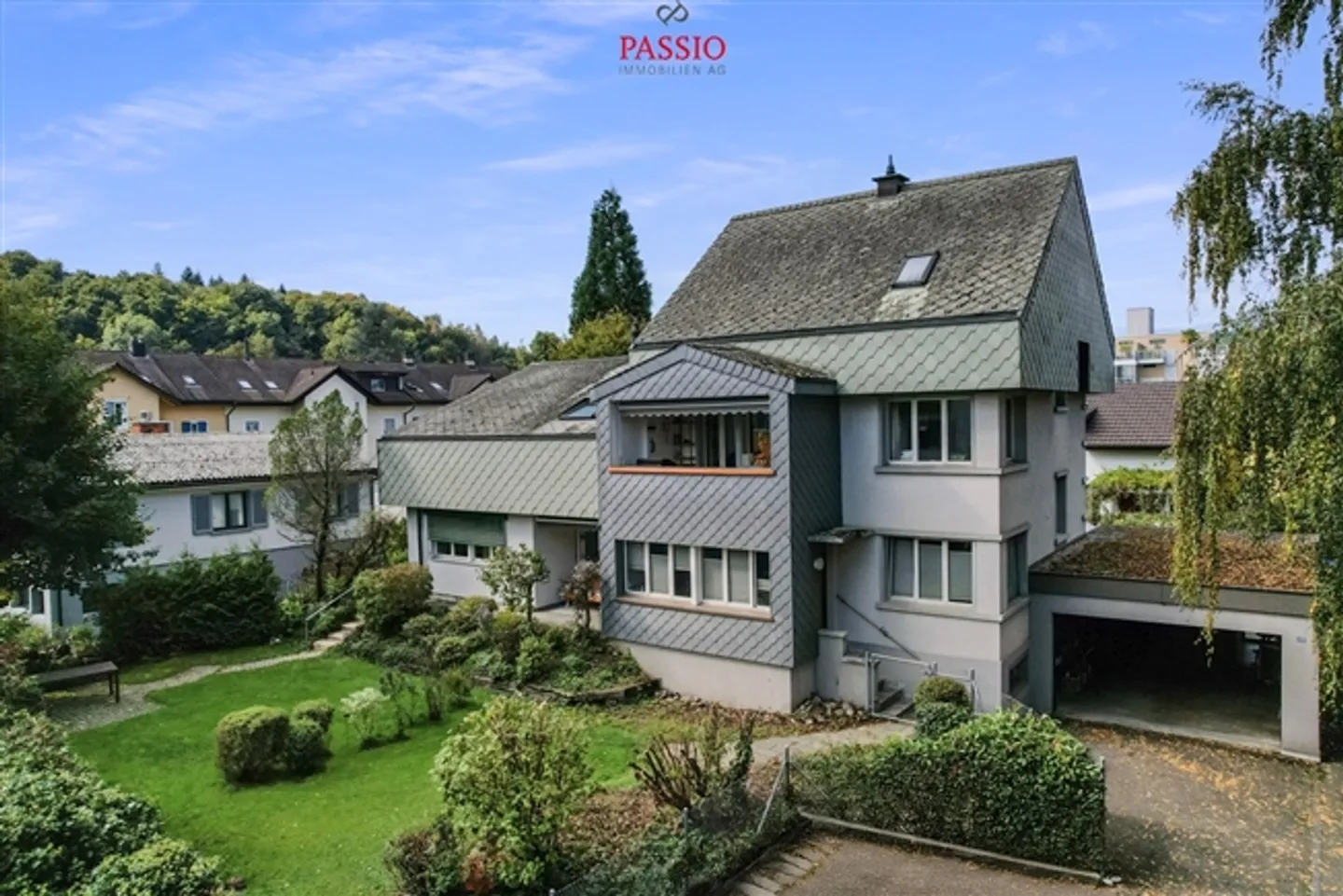 5.5-Room Semi-Detached House with 2-Room Studio, Garden & 3 Parking Spaces - Photo 1 of 20