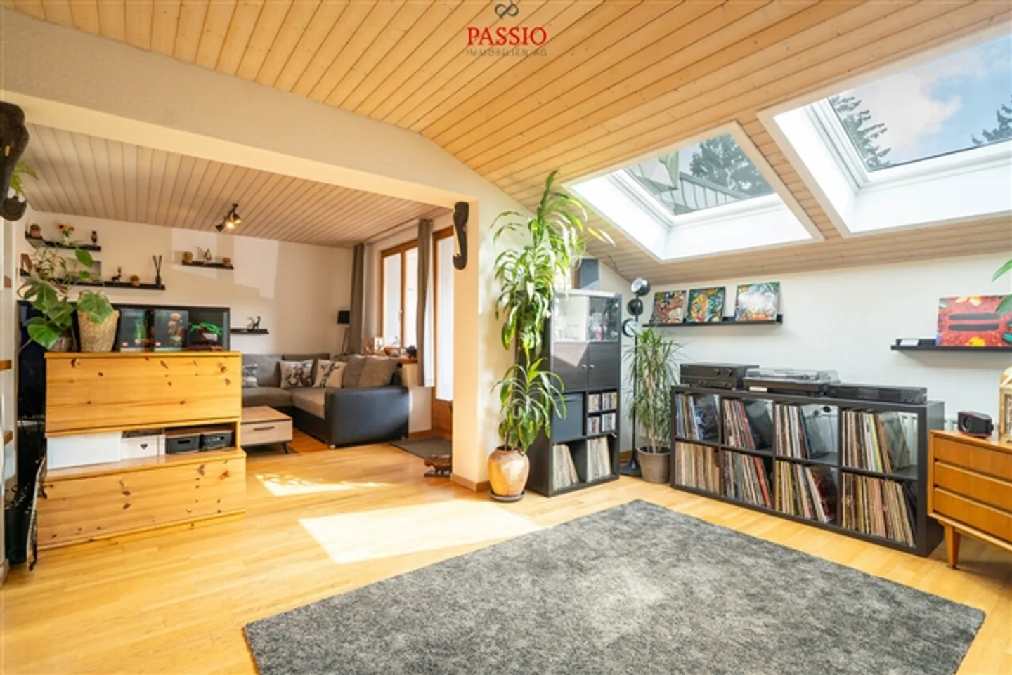 5.5-Room Semi-Detached House with 2-Room Studio, Garden & 3 Parking Spaces - Photo 3 of 20