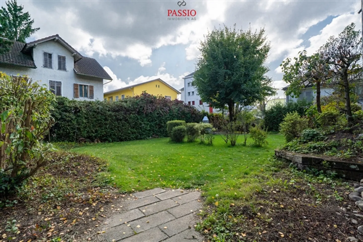 5.5-Room Semi-Detached House with 2-Room Studio, Garden & 3 Parking Spaces - Photo 4 of 20