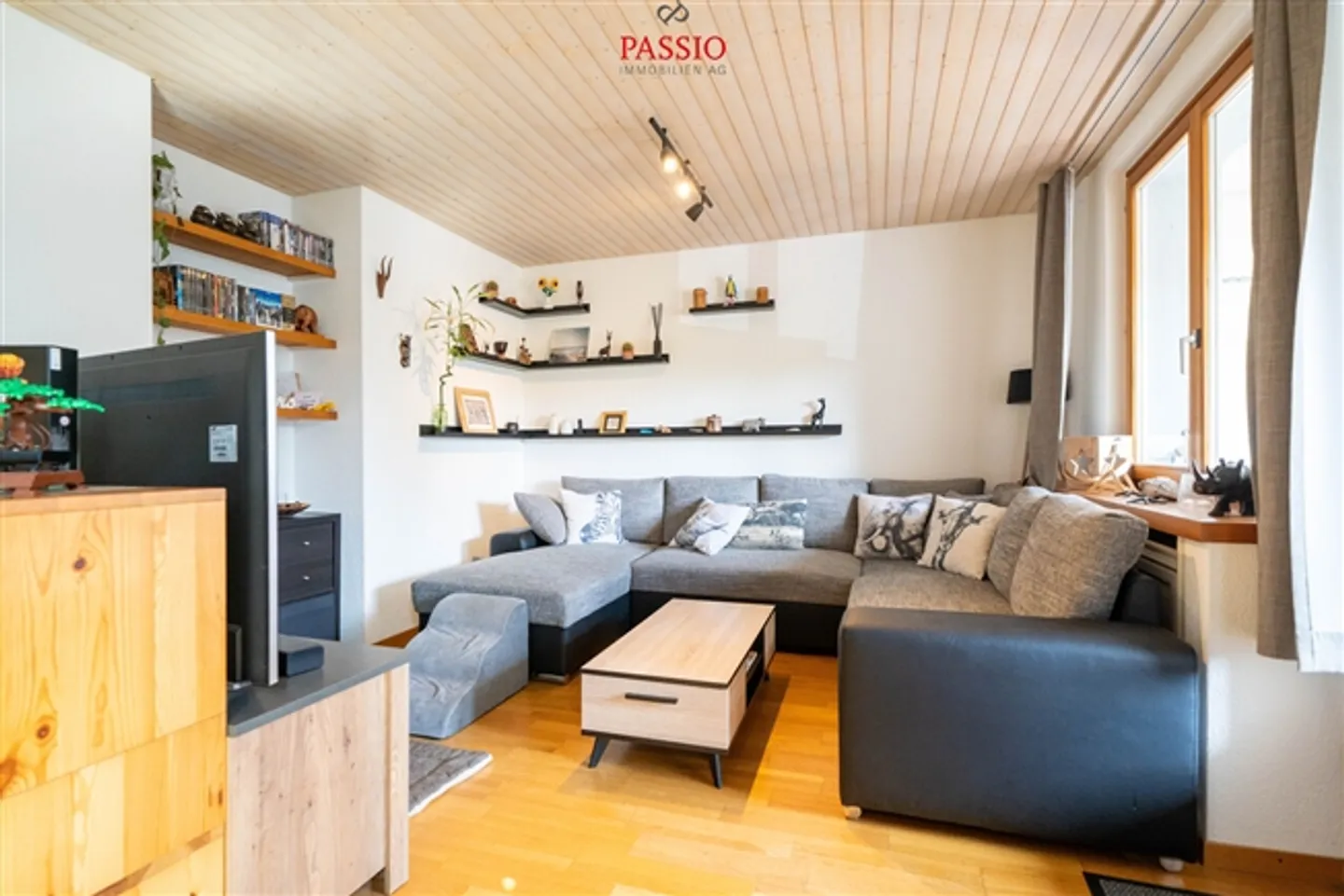 5.5-Room Semi-Detached House with 2-Room Studio, Garden & 3 Parking Spaces - Photo 6 of 20