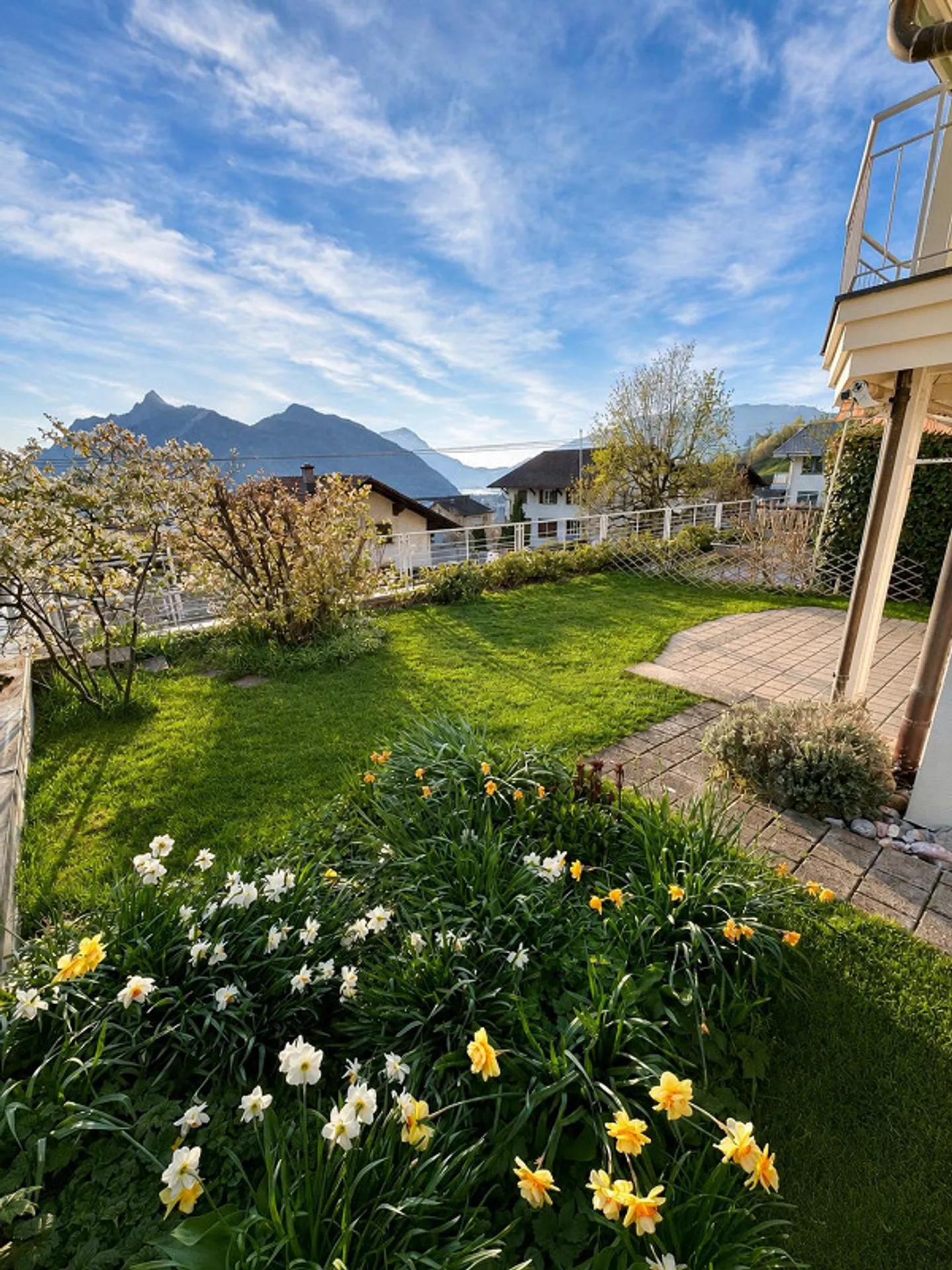 Maison d'angle avec double garage, jardin et vue fantastique - Photo 1 sur 26