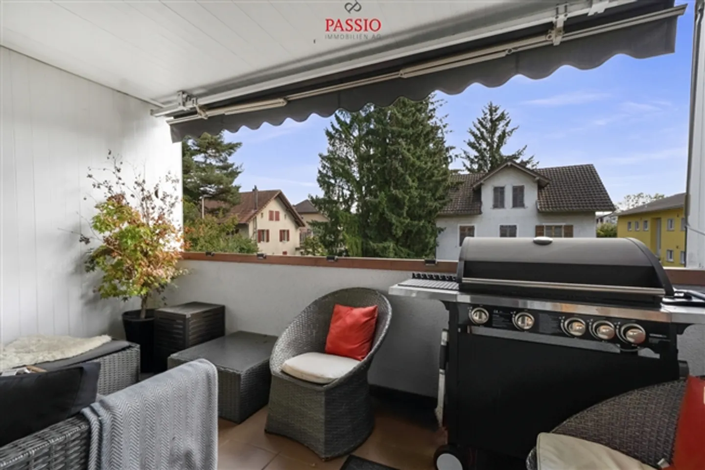 5.5-Room Semi-Detached House with 2-Room Studio, Garden & 3 Parking Spaces - Photo 7 of 20