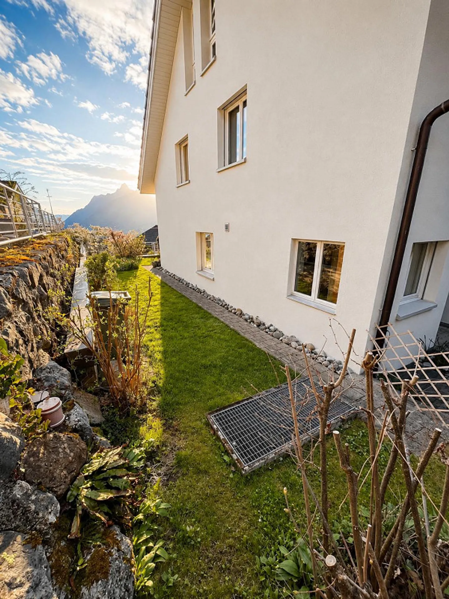 Maison d'angle avec double garage, jardin et vue fantastique - Photo 2 sur 26