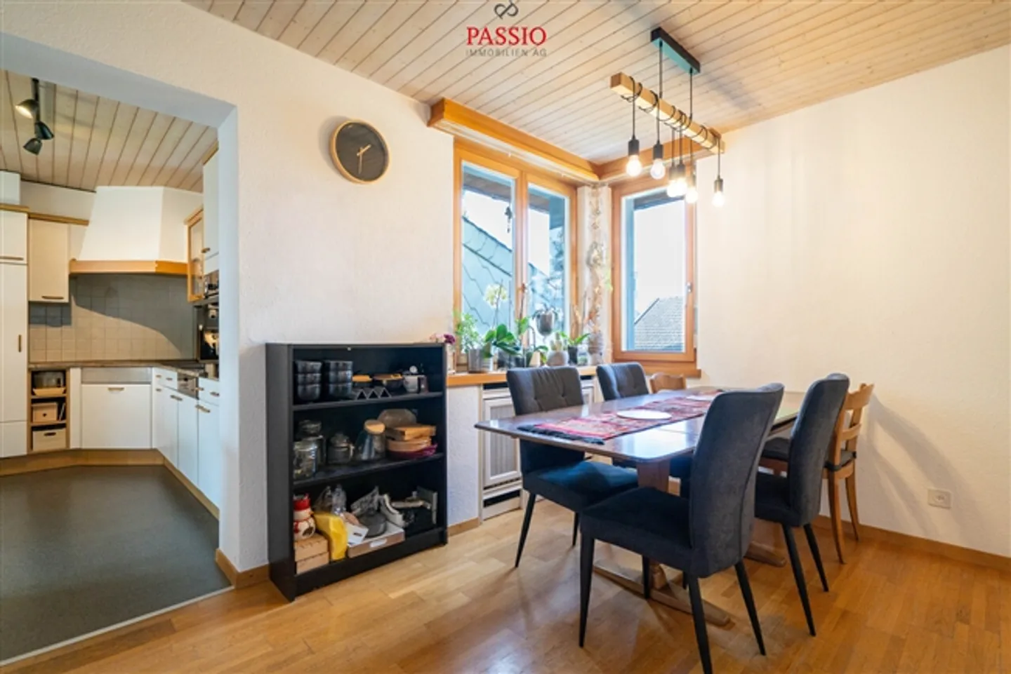 5.5-Room Semi-Detached House with 2-Room Studio, Garden & 3 Parking Spaces - Photo 8 of 20