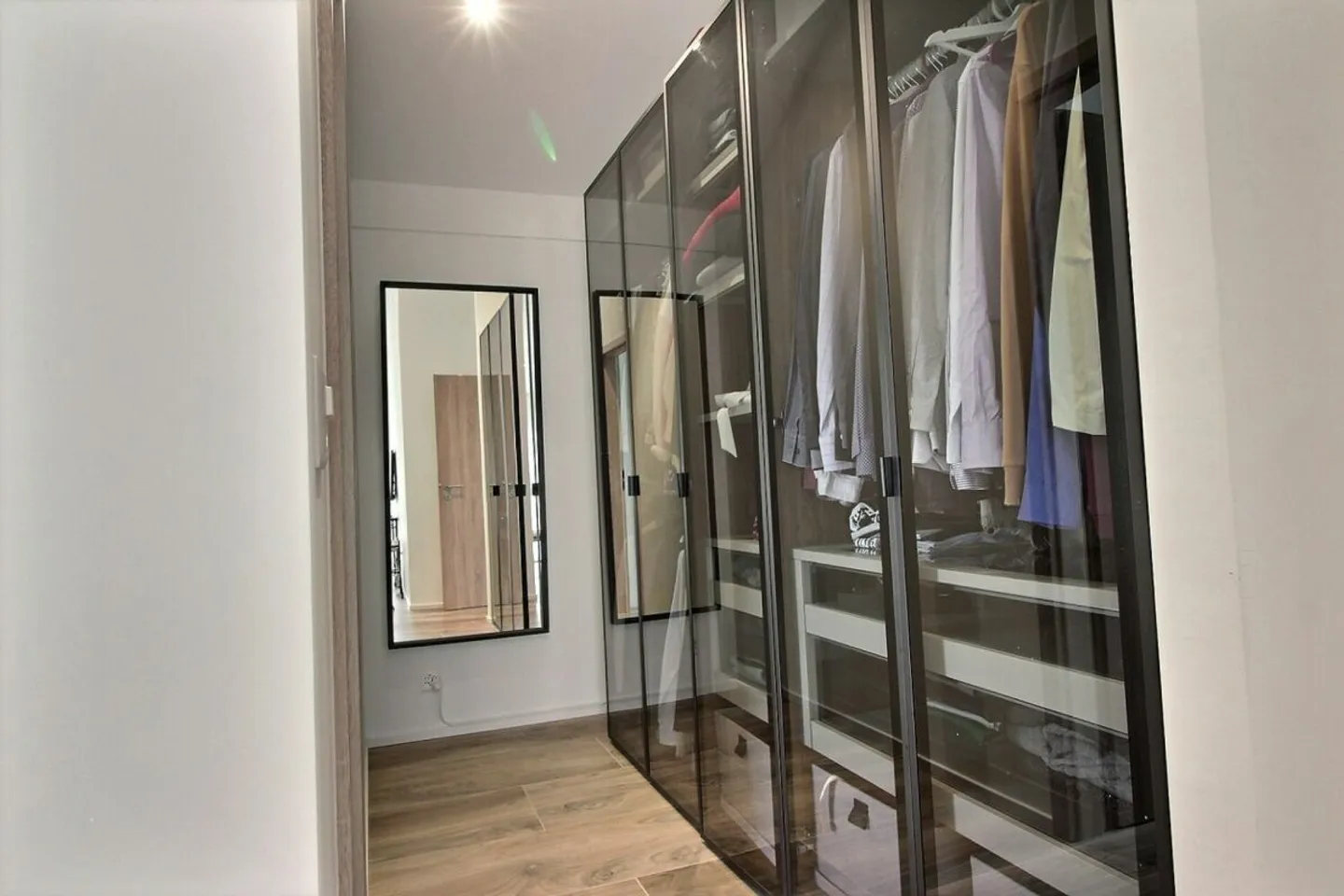 Luxury Attique with Lake View - Photo 6 of 8