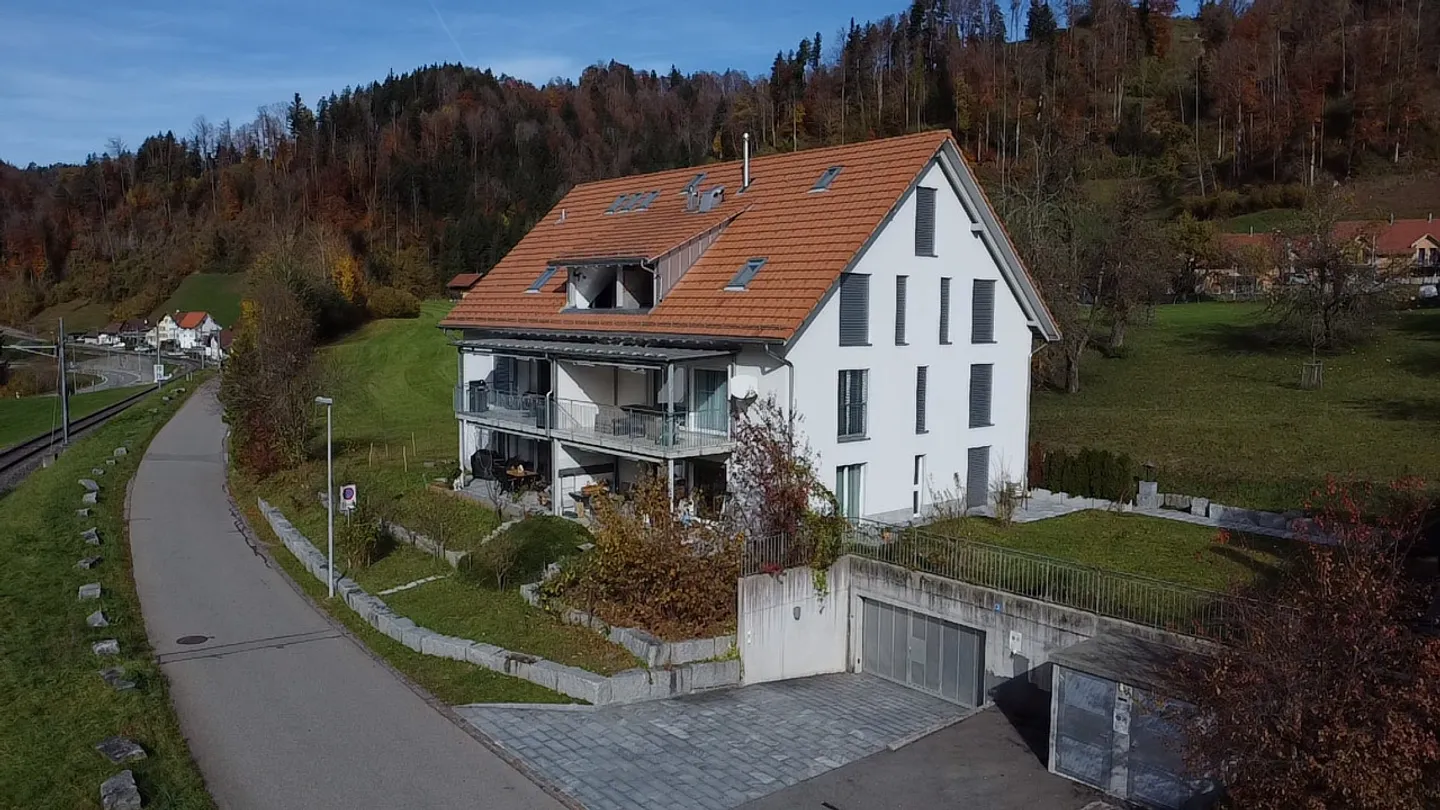 Maison multifamiliale attrayante avec 6 appartements - Photo 1 sur 6