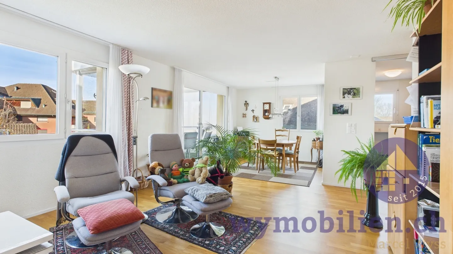 Practical, bright, central – 3.5-room apartment with lift + loggia - Photo 3 of 12