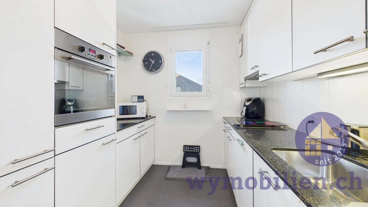 Practical, bright, central – 3.5-room apartment with lift + loggia - Photo 5 of 12