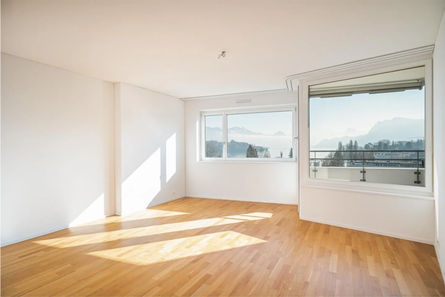 Modern Single Apartment in Prime Location - Photo 2 of 5