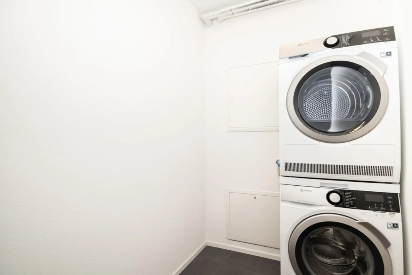 Modern Single Apartment in Prime Location - Photo 5 of 5