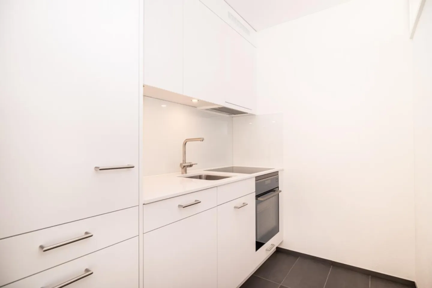 Modern Single Apartment in Prime Location - Photo 3 of 5