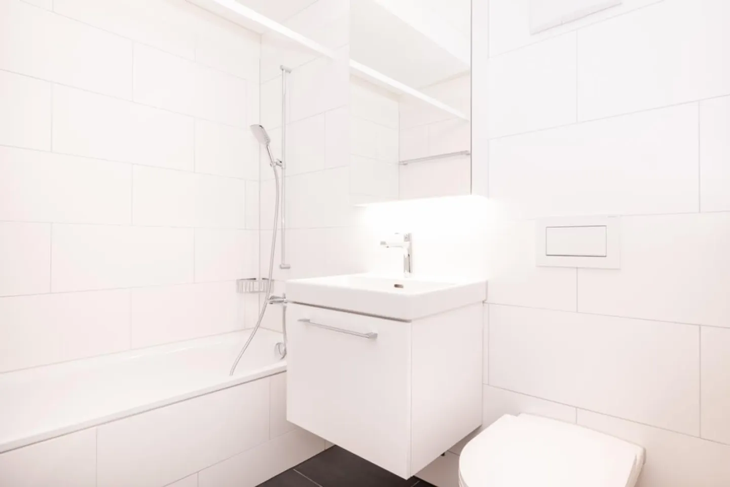 Modern Single Apartment in Prime Location - Photo 4 of 5
