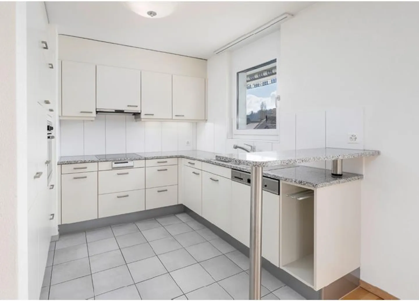 Spacious 5.5-room duplex apartment with balcony in Freienstein-Teufen - Photo 5 of 9