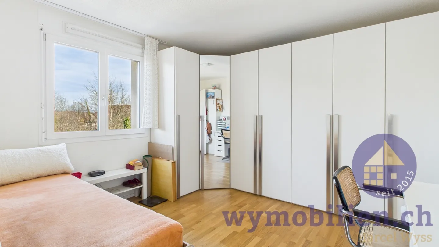 Practical, bright, central – 3.5-room apartment with lift + loggia - Photo 9 of 12