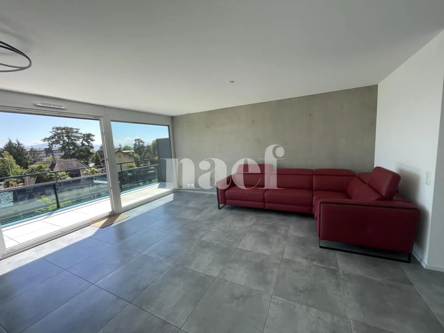 Bellissimo appartamento moderno all'ultimo piano con grande balcone - Foto 4 di 10