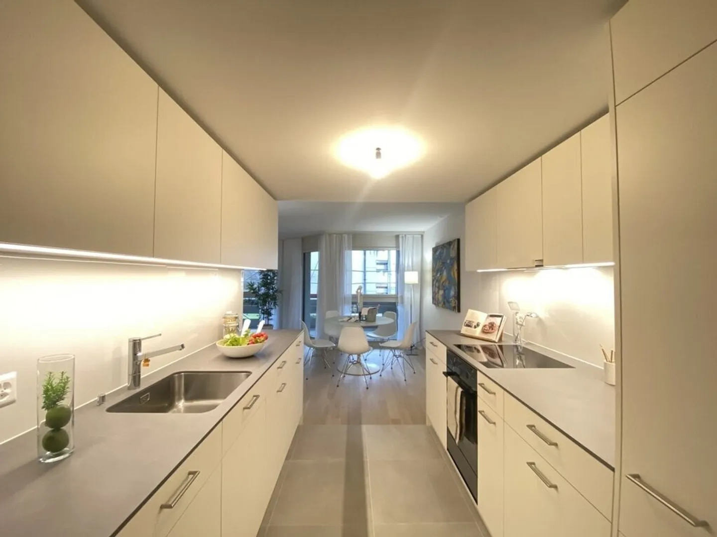 Modern 5.5-Room Apartment - Photo 2 of 6