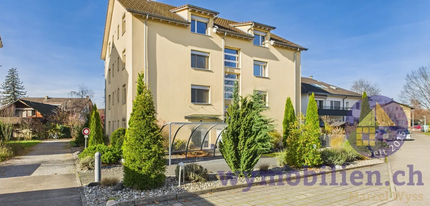 Practical, bright, central – 3.5-room apartment with lift + loggia - Photo 11 of 12