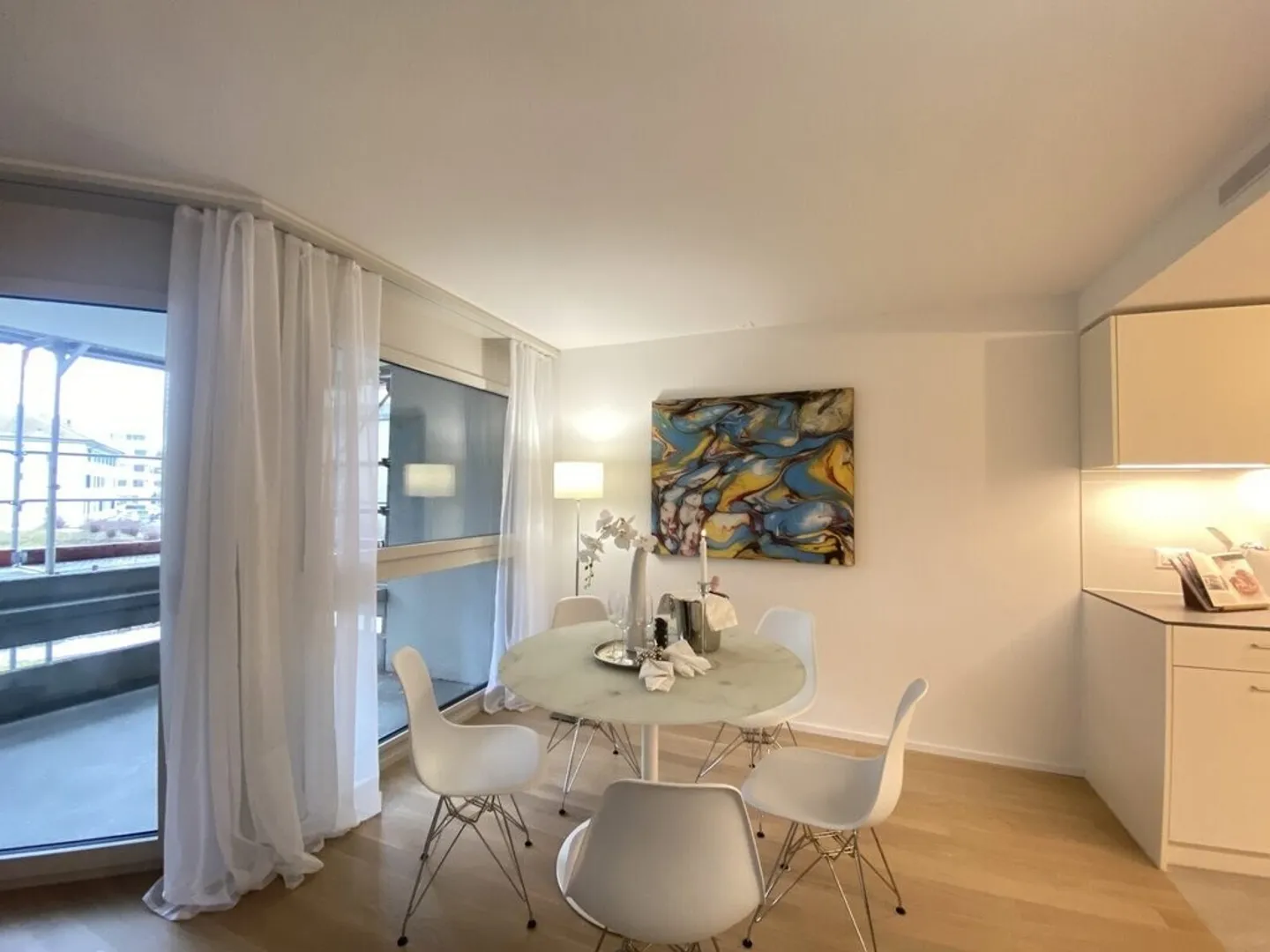 Modern 5.5-Room Apartment - Photo 3 of 6