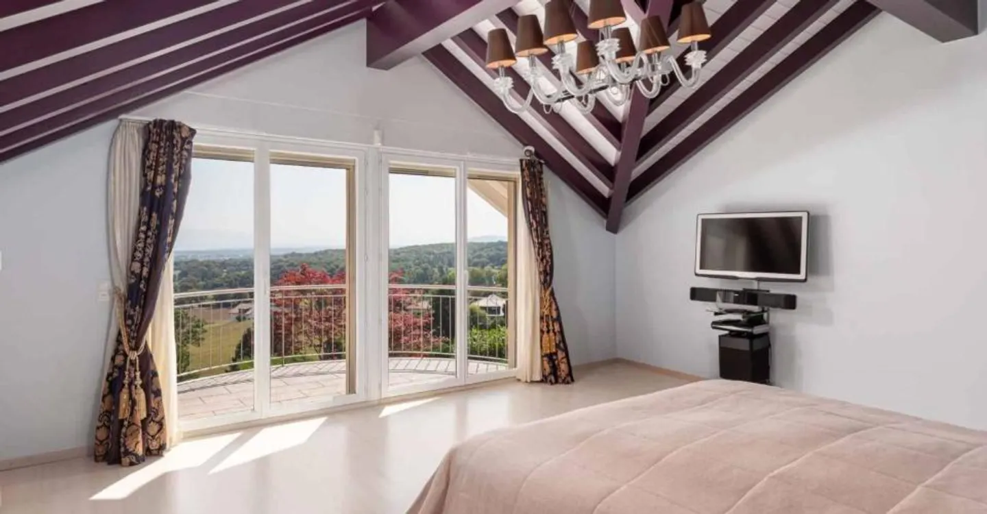 Incredible individual property - Photo 8 of 9