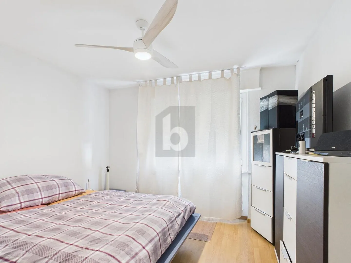 Appartement spacieux en ville - Photo 4 sur 6