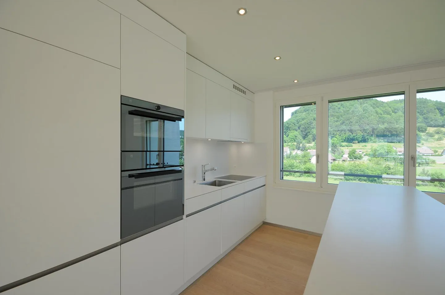Moderne 4.5-Zimmer-Wohnung - Foto 2 von 8