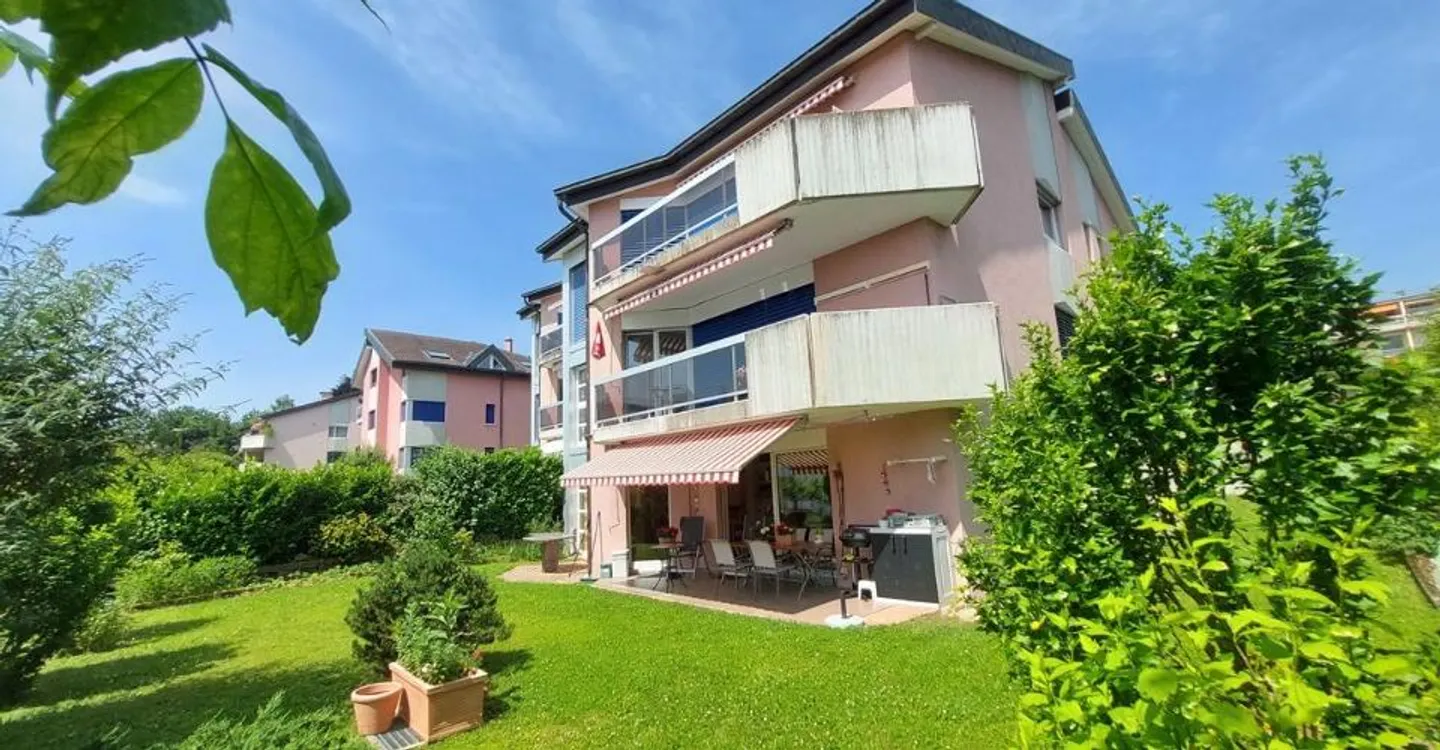 Superb 4.5-room apartment with balcony and elevator in a quiet residential area - Photo 1 of 10