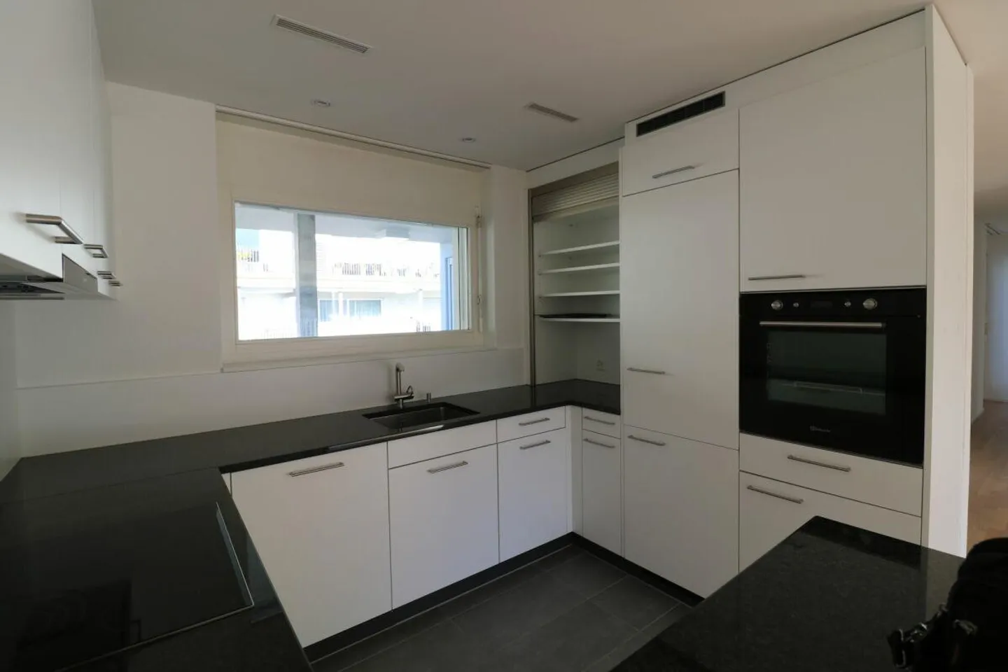 Great penthouse apartment with a view - Photo 4 of 11