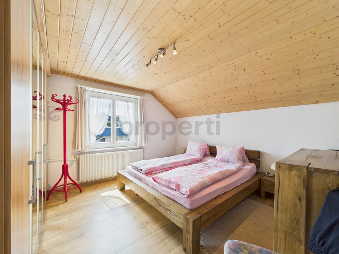 Charming 4.5-room single-family house with large garden in Lyss - Photo 6 of 13
