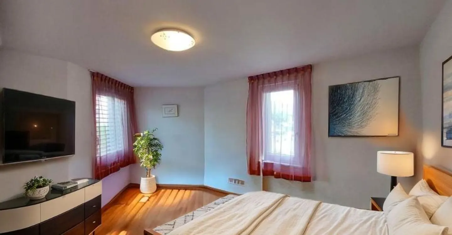 Superb 4.5-room apartment with balcony and elevator in a quiet residential area - Photo 8 of 10