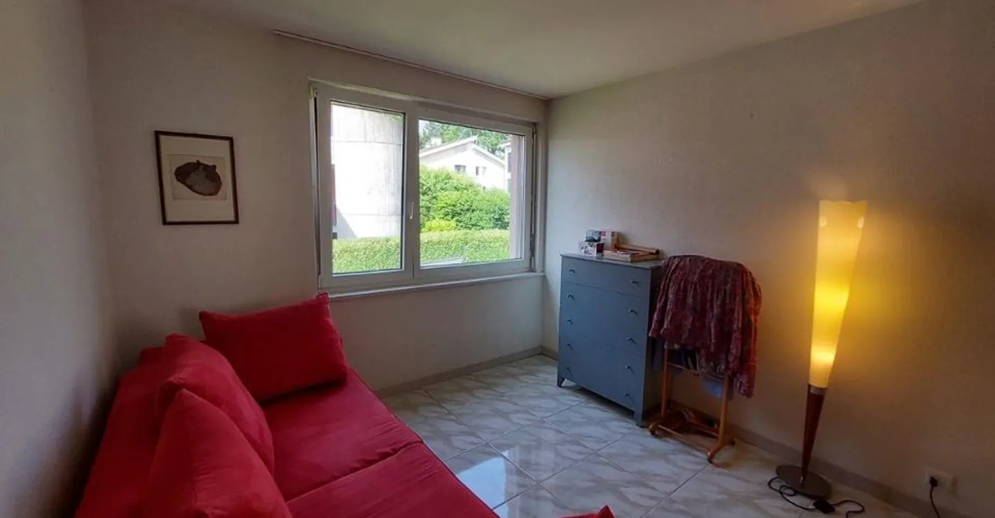 Superb 4.5-room apartment with balcony and elevator in a quiet residential area - Photo 9 of 10