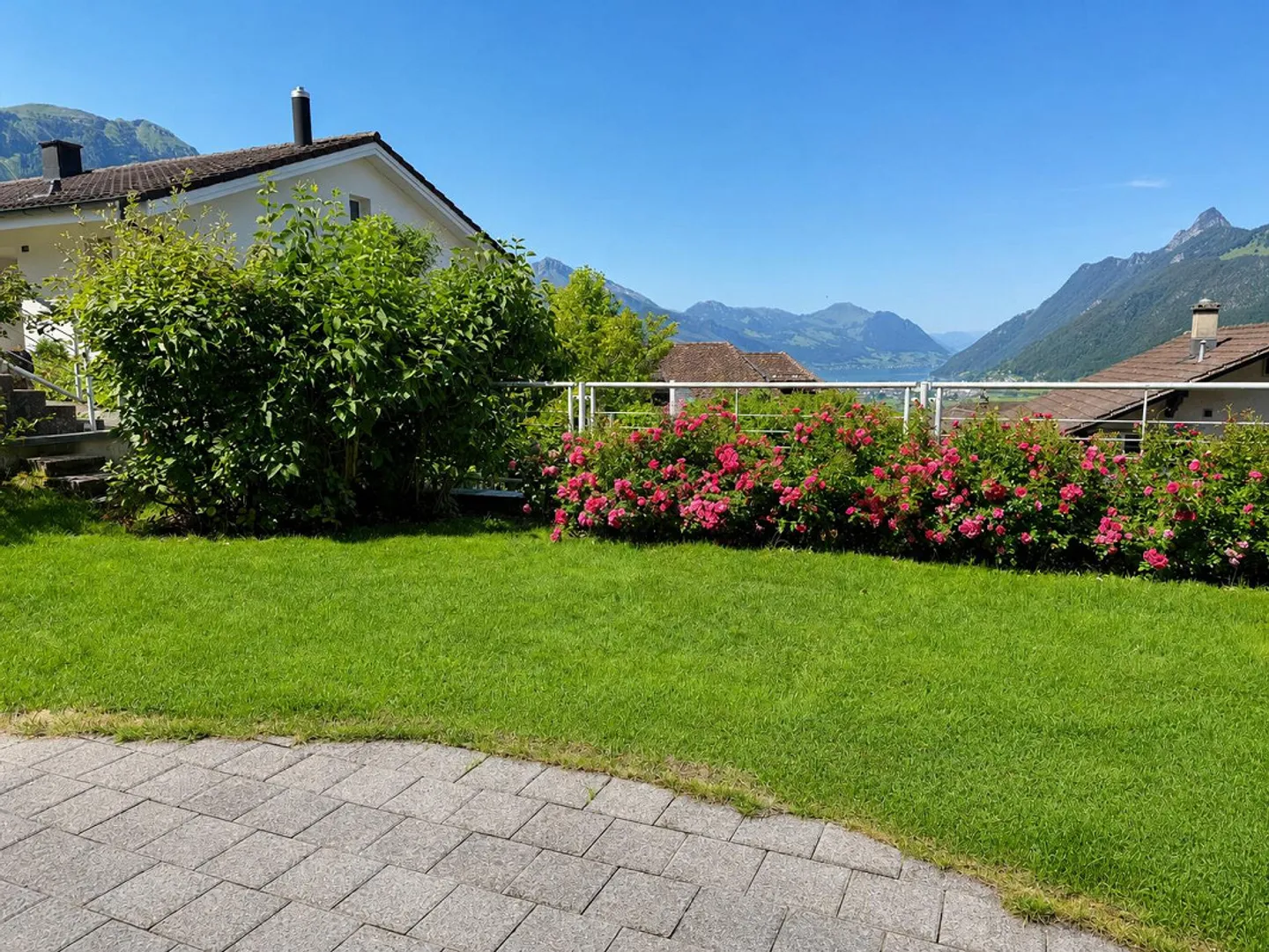 Maison d'angle avec double garage, jardin et vue fantastique - Photo 24 sur 26