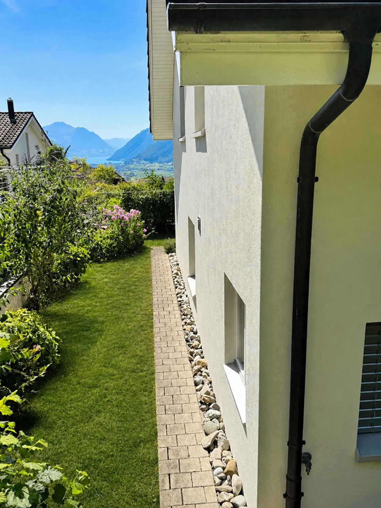 Maison d'angle avec double garage, jardin et vue fantastique - Photo 25 sur 26