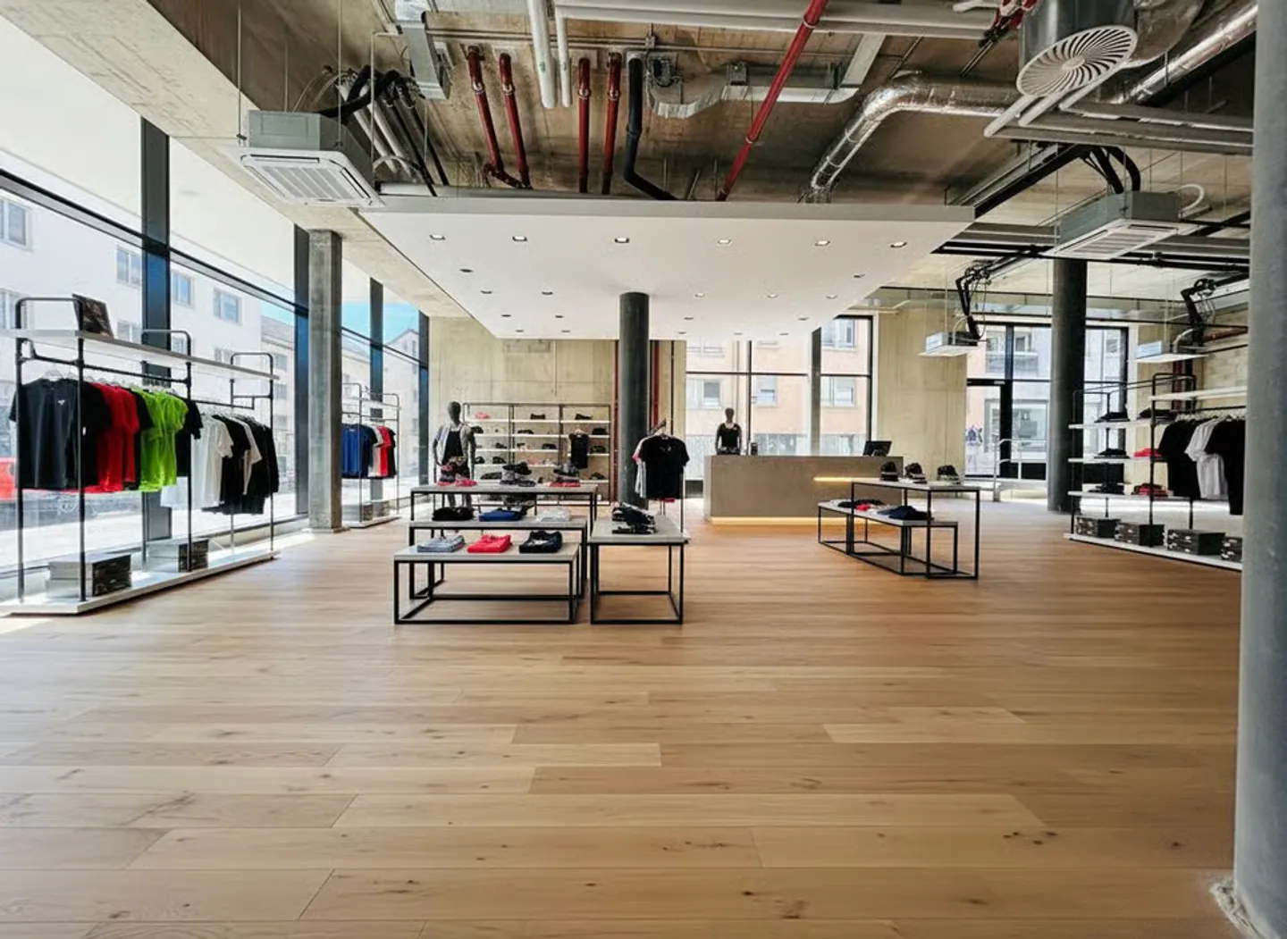 For rent - New commercial space of 246 m² in the heart of Rolle - Rue du Temple - Photo 1 of 9