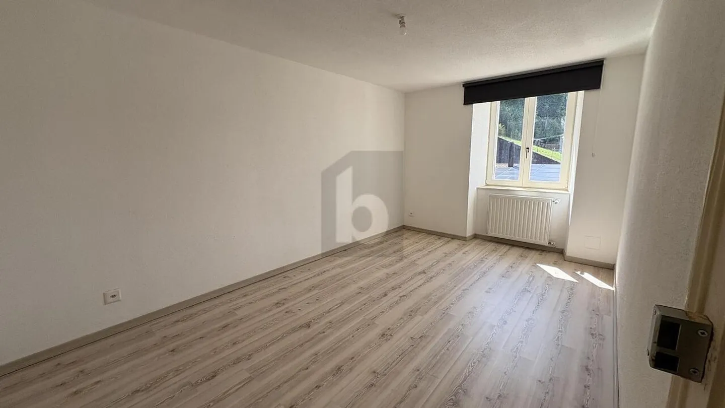 NAHE DEM BAHNHOF UND DEN GESCHÄFTEN - Foto 3 von 6