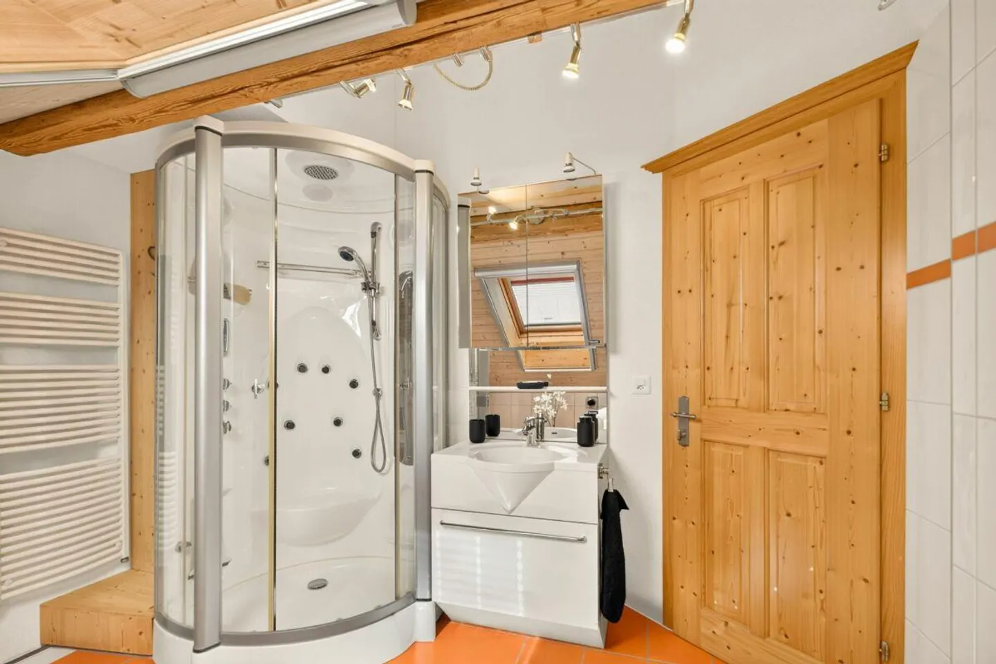 Maison individuelle située au calme avec appartement préparé, grange et jardin de rêve - Photo 16 sur 30