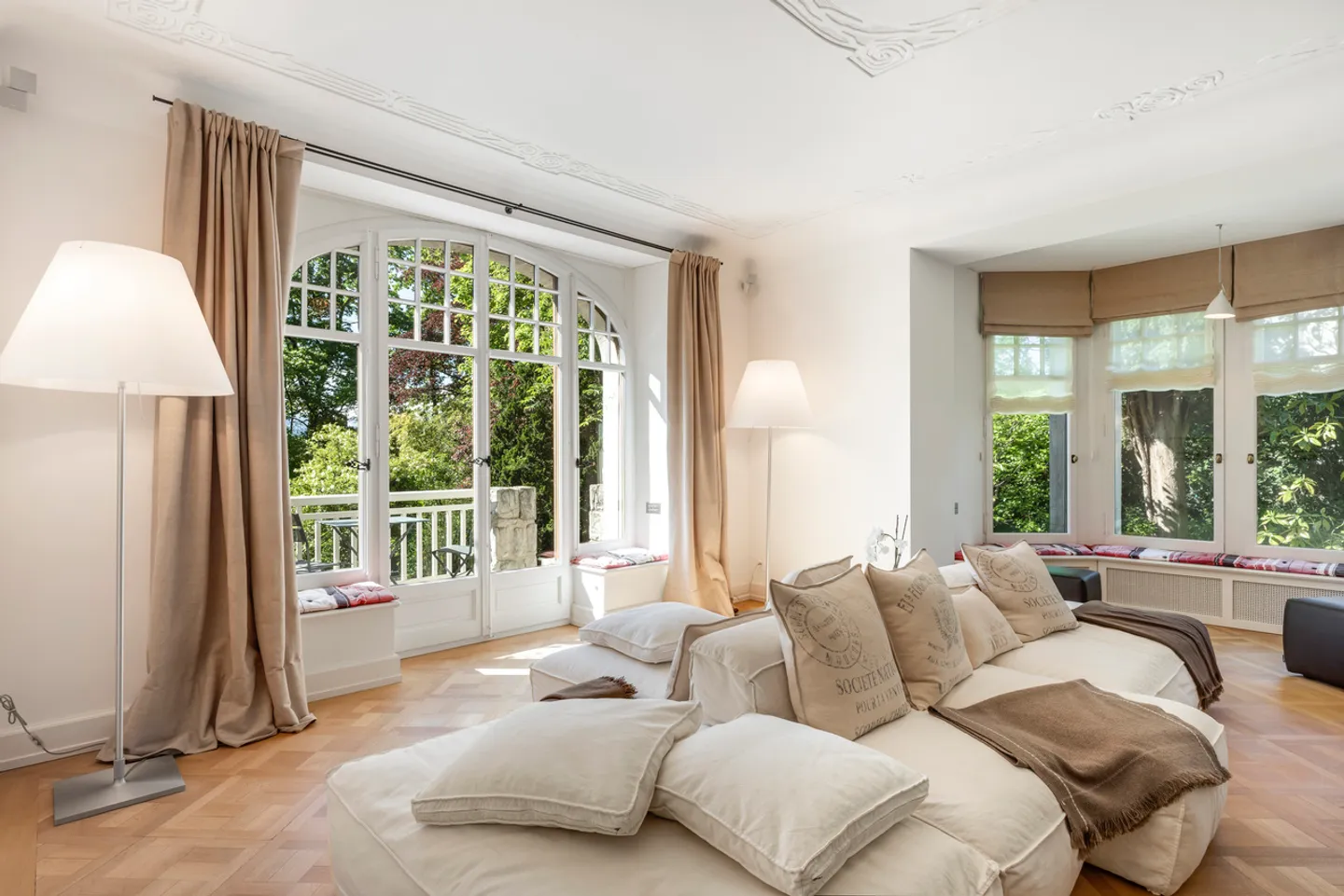 Splendid residence | Sought-after area - Photo 3 of 14