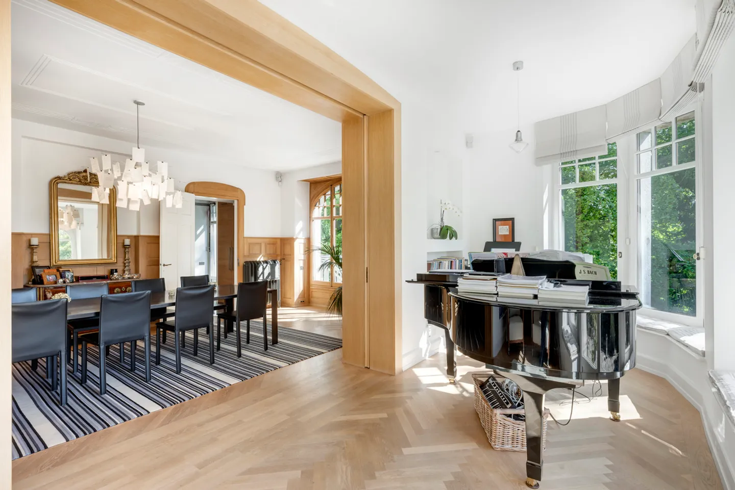 Splendid residence | Sought-after area - Photo 4 of 14
