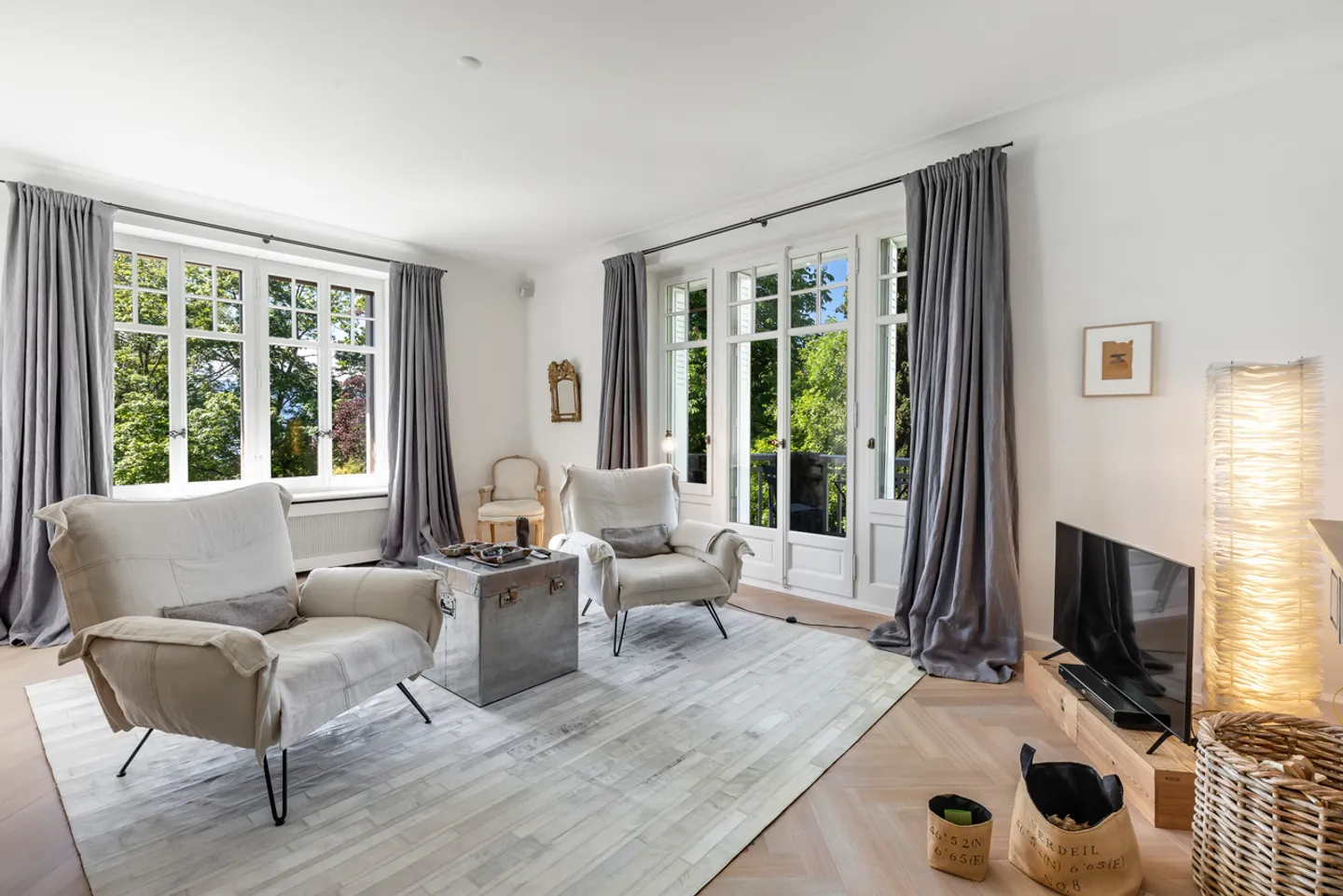 Splendid residence | Sought-after area - Photo 8 of 14