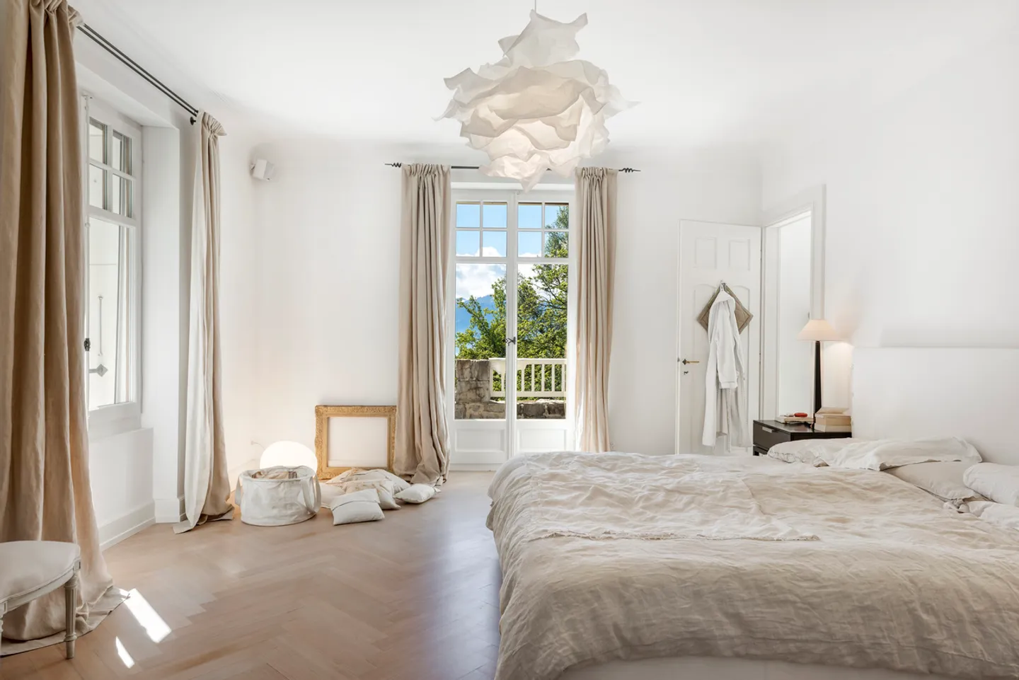 Splendid residence | Sought-after area - Photo 9 of 14