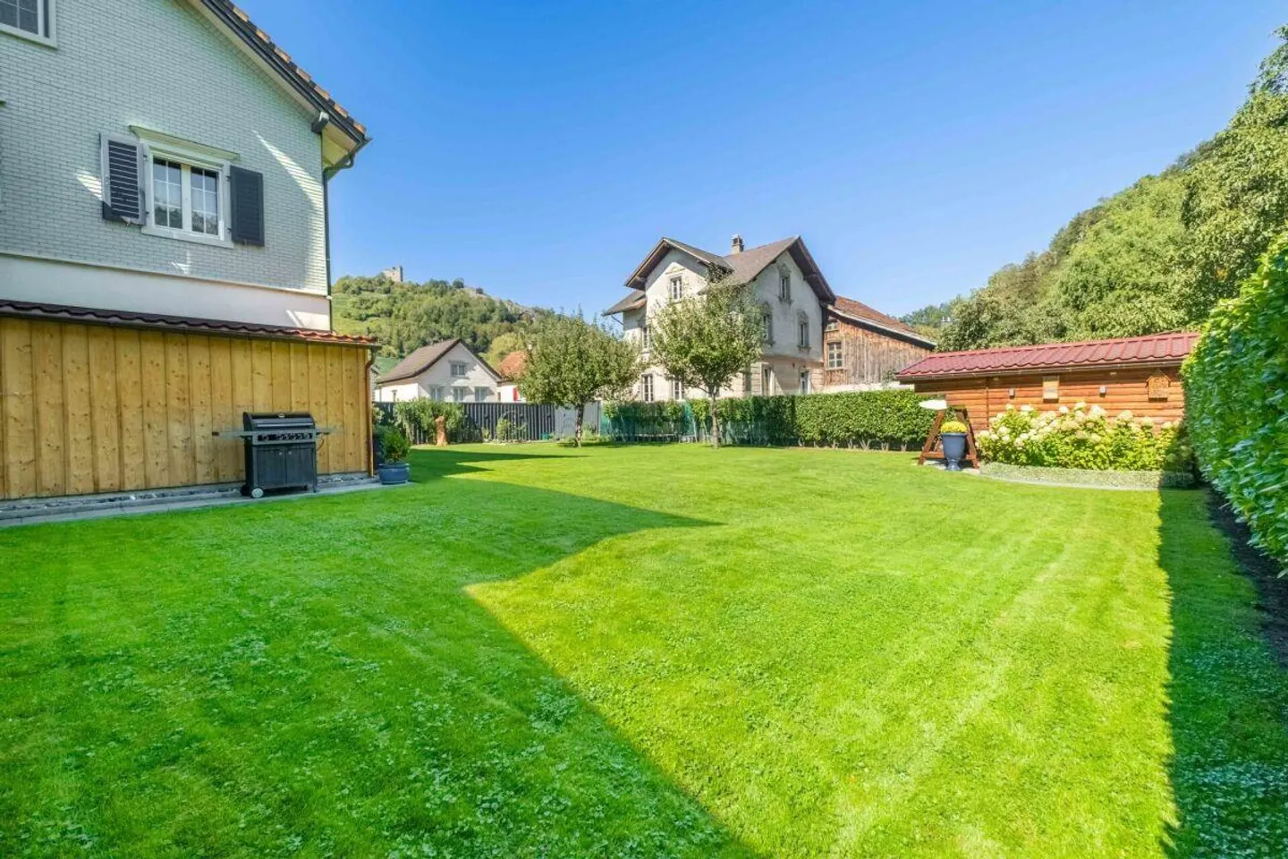 Maison individuelle située au calme avec appartement préparé, grange et jardin de rêve - Photo 24 sur 30