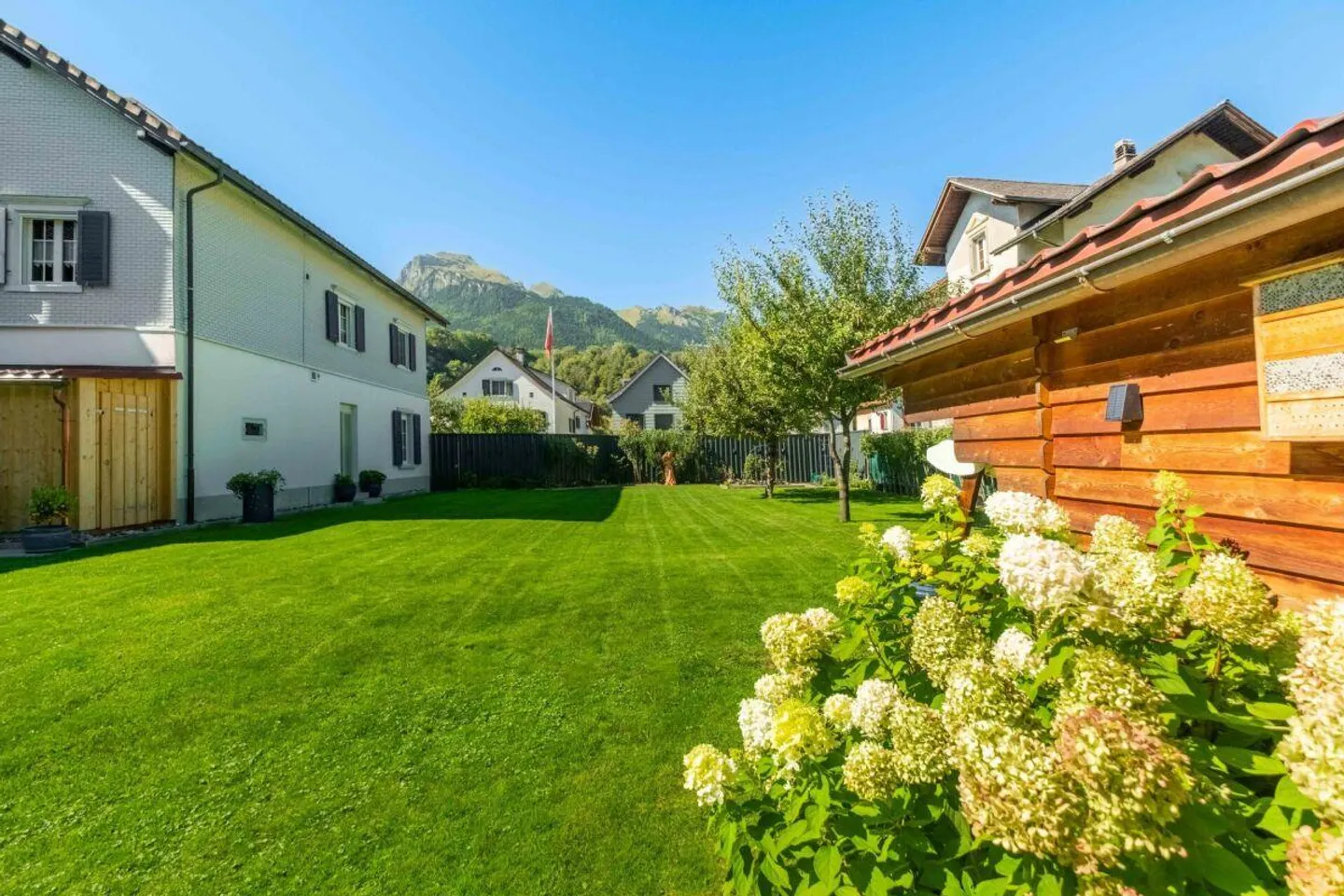 Maison individuelle située au calme avec appartement préparé, grange et jardin de rêve - Photo 26 sur 30