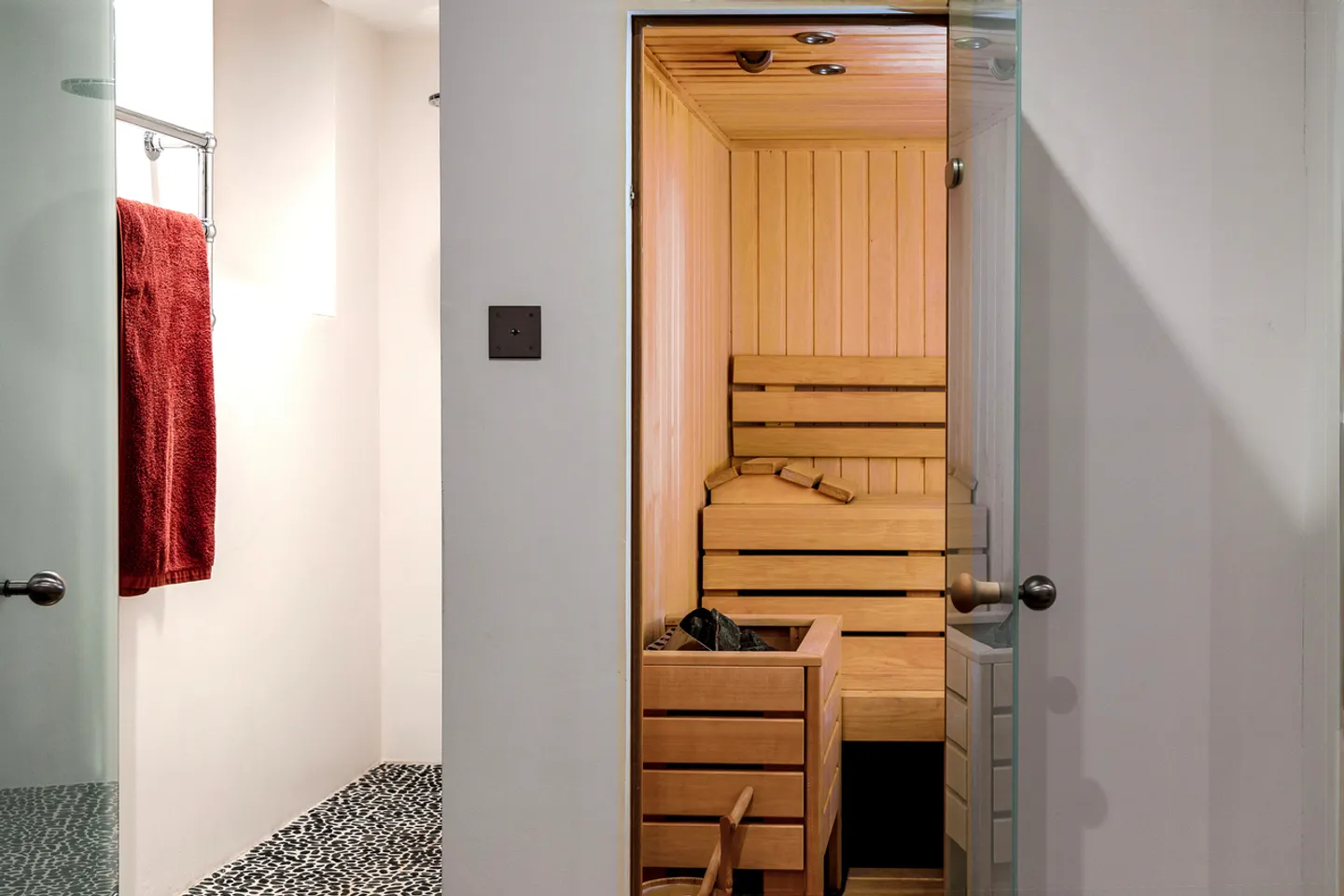 Splendid residence | Sought-after area - Photo 12 of 14